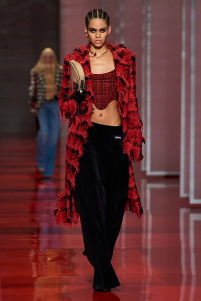 Look 27